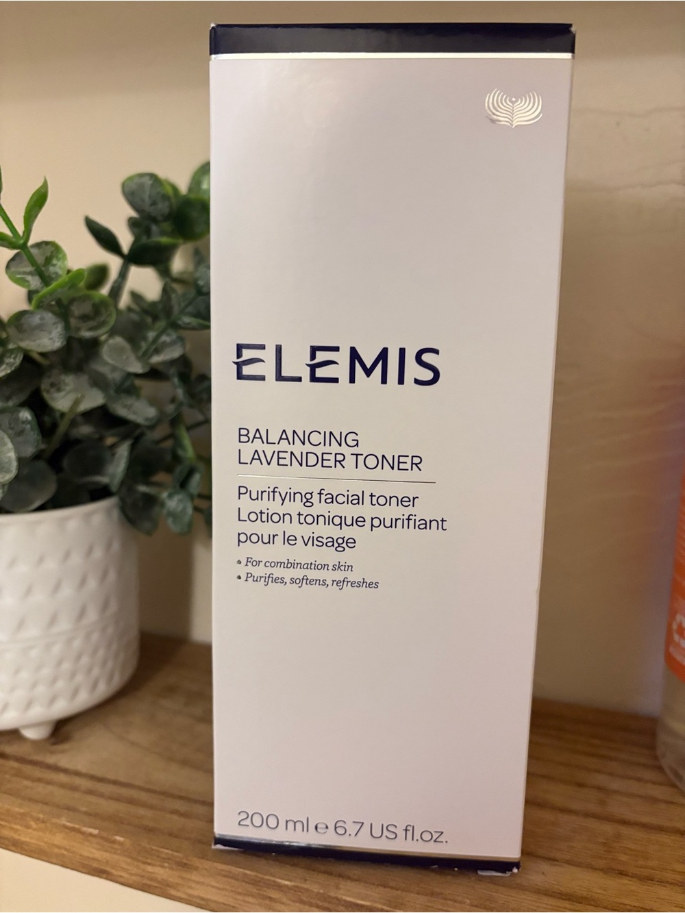 ELEMIS Balancing Lavender Toner - White and Navy Accents
